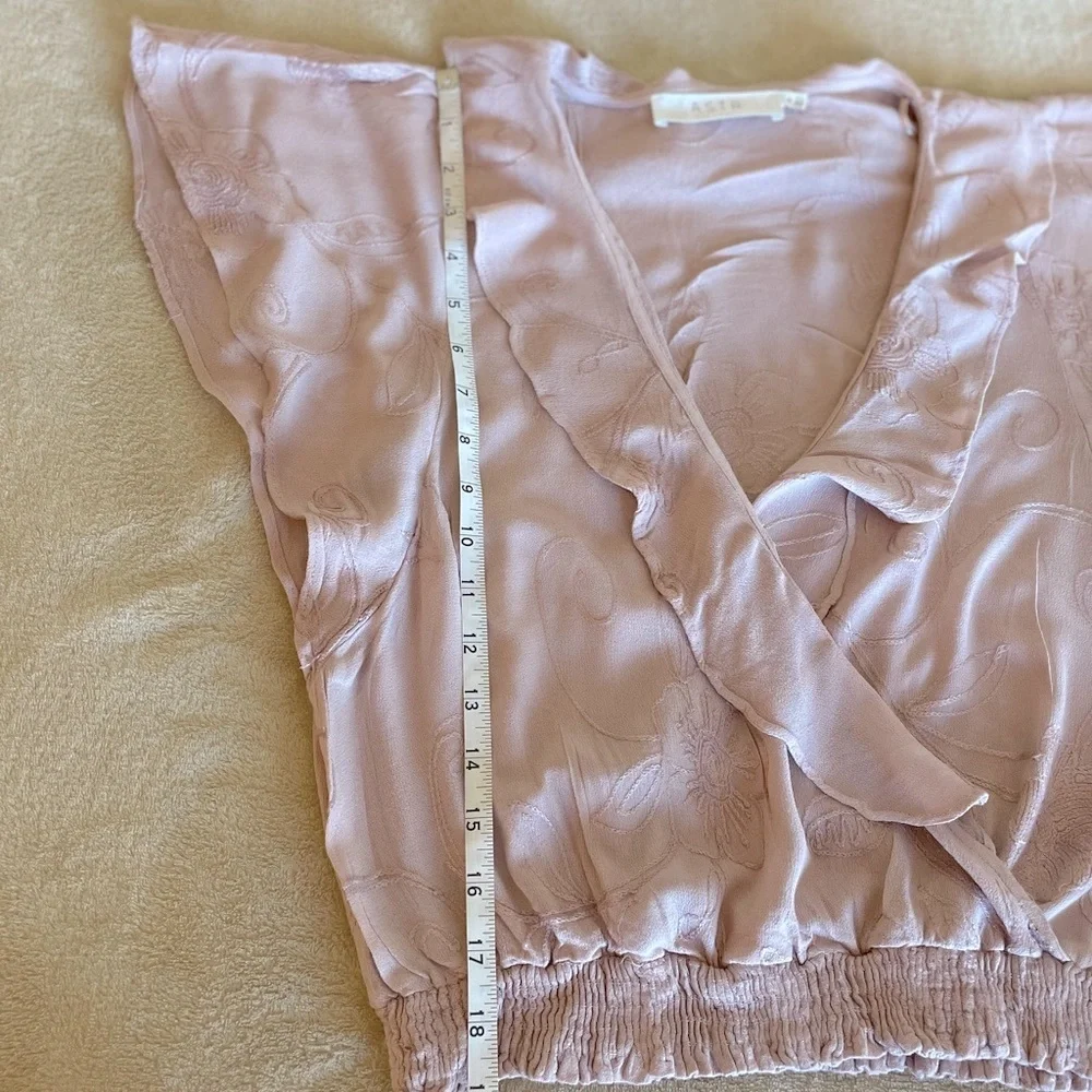 ASTR The Label Flutter Floral Pink Crop Blouse - Size M - Picture 8 of 10